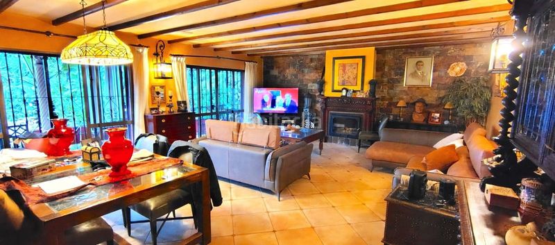 Foto 8bd60ba1-44c7-448c-b1c9-0b430db698da. Casa adossada amb aparcament a Río Real Marbella