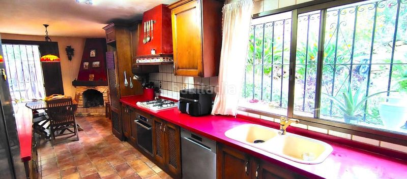 Foto a43ca8d9-fae5-4a52-87aa-ddf5fafbfda2. Casa adossada amb aparcament a Río Real Marbella