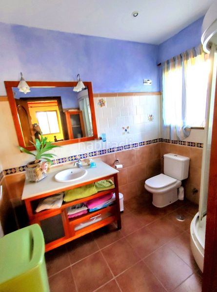 Foto bf0f785f-8b8b-4ac0-b7a7-c82cd2625bca. Casa adossada amb aparcament a Río Real Marbella