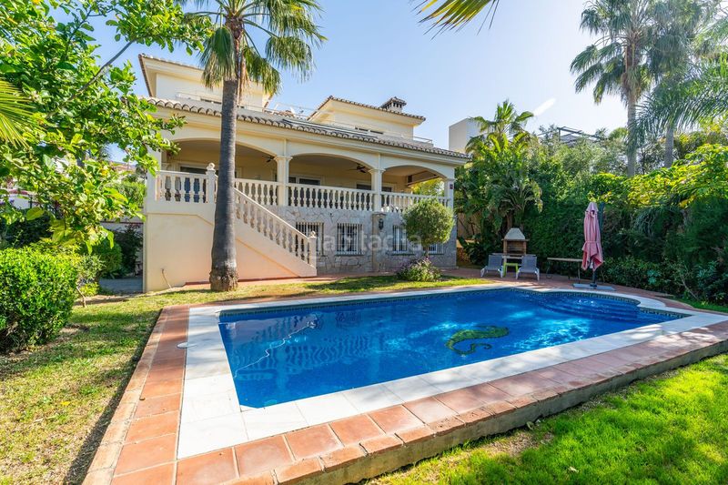 Foto 11e4e5fd-a08c-4dcb-94c2-c1ce164dfc0e. Casa adossada amb aparcament a Marbesa Marbella