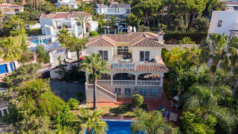Foto b8c46cd0-a743-41f7-8ea1-3097db3d16b7. Casa adossada amb aparcament a Marbesa Marbella