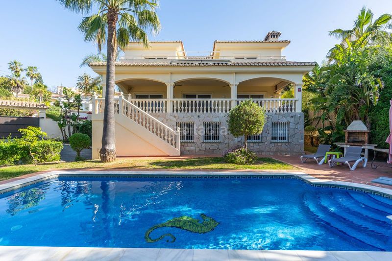 Foto c2e41b35-e4d5-4ef6-9984-16c24cb2aa60. Casa adossada amb aparcament a Marbesa Marbella