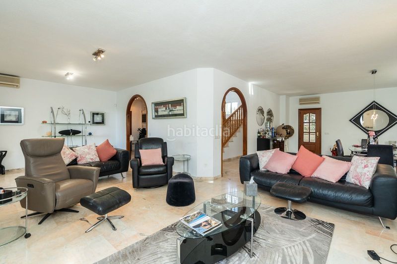 Foto f0464cf9-1095-4f8b-9078-fdd9f00a2fa7. Casa adossada amb aparcament a Marbesa Marbella