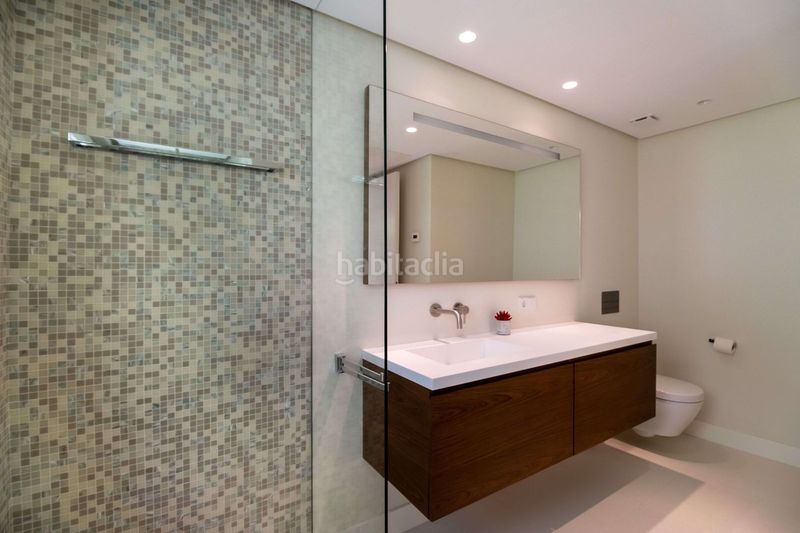 Foto 66dc8b6b-dbde-44ab-8d7e-91216797cc86. Casa adossada amb aparcament a La Zagaleta Benahavís