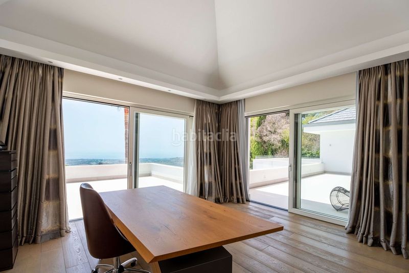 Foto 6cb050b0-f869-4e9d-9435-88ab78927524. Casa adossada amb aparcament a La Zagaleta Benahavís