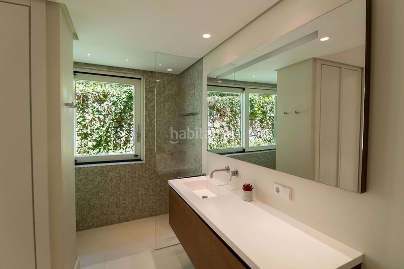 Foto 8857f6ed-3ff6-4eea-9535-92b1a5f9a6a7. Casa adossada amb aparcament a La Zagaleta Benahavís