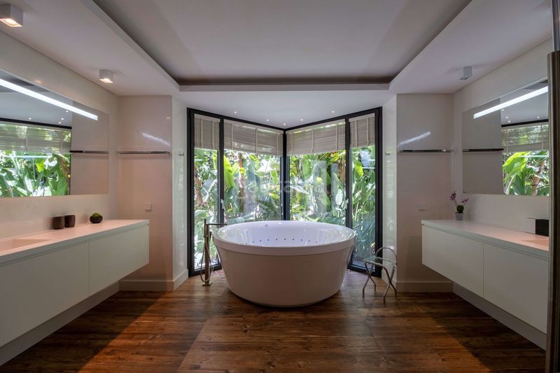 Foto b0086c48-aa71-4c7c-9124-4deb341a98cd. Casa adossada amb aparcament a La Zagaleta Benahavís