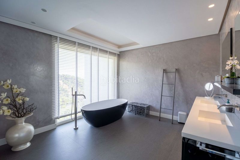 Foto b32c7da6-e95f-47ad-b8a2-a67784f0ee00. Casa adossada amb aparcament a La Zagaleta Benahavís