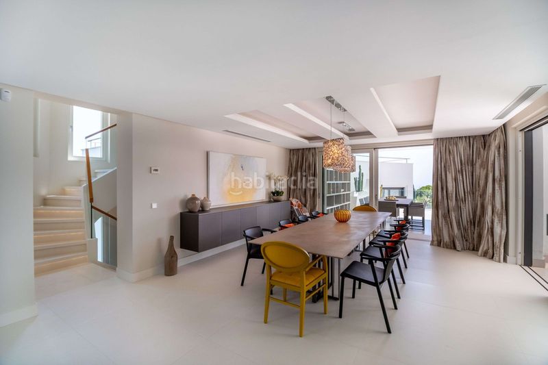 Foto efe2b523-c1eb-4604-9bab-38e1fde27bab. Casa adossada amb aparcament a La Zagaleta Benahavís