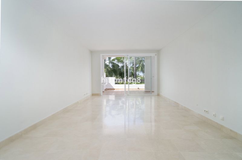 Foto 835be14e-b378-45a8-b7bc-938afdd0d74e. Pis a Las Brisas Marbella