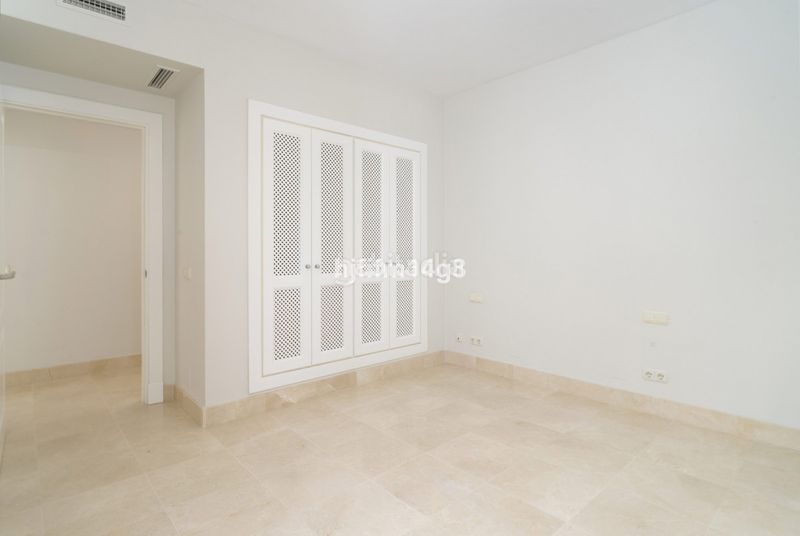 Foto d7a083f0-7f4b-4300-8cbe-e2870492e536. Pis a Las Brisas Marbella