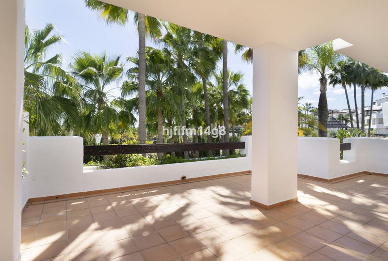 Foto e7e57054-4063-4f21-ba39-5cf948e8da95. Pis a Las Brisas Marbella
