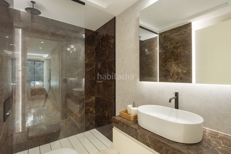 Foto 0d151f3b-ceff-4b12-a85d-69e4987e272c. Casa adossada a Las Brisas Marbella