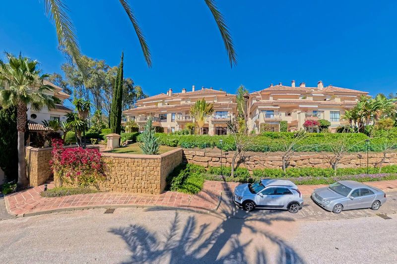 Foto 00ab3b17-9048-4e08-a082-1e1ab67b3740. Pis amb aparcament a Río Real Marbella
