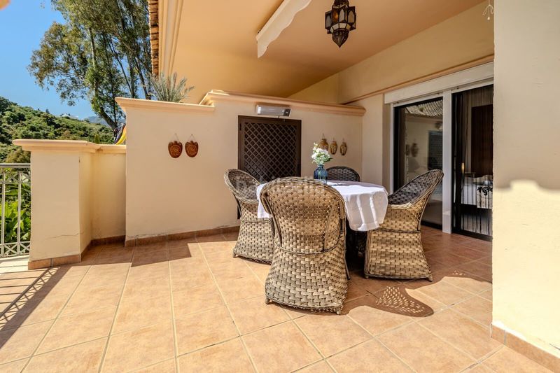 Foto b8018250-dd65-4d13-bf24-cc542b35a5e4. Pis amb aparcament a Río Real Marbella