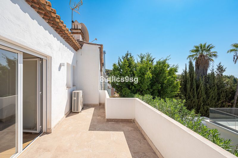 Foto 80525238-5485-493b-bb19-6aa3182f0535. Casa adossada a Las Brisas Marbella