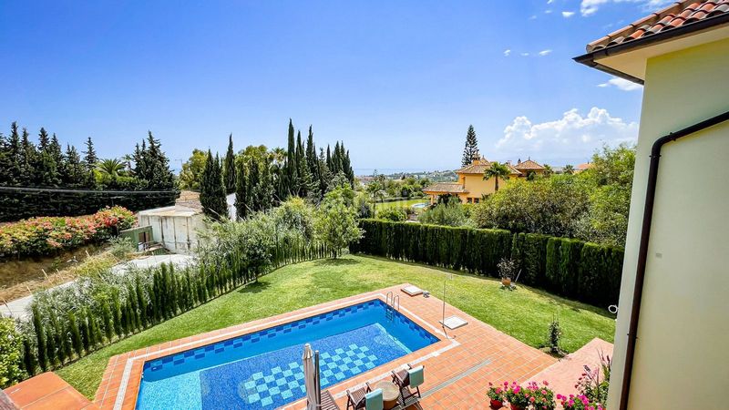 Foto ed17ea4f-33d0-469f-9fb9-f2b54ff37036. Casa adossada a El Rosario - Ricmar Marbella