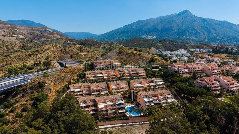 Foto fa908c3a-30ce-4485-8024-3dc00a4df5e7. Pis a Las Brisas Marbella