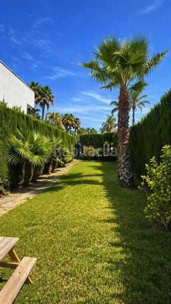 Foto e7084f57-864b-491b-8ccd-cf2799bc224a. Pis amb aparcament a Las Brisas Marbella