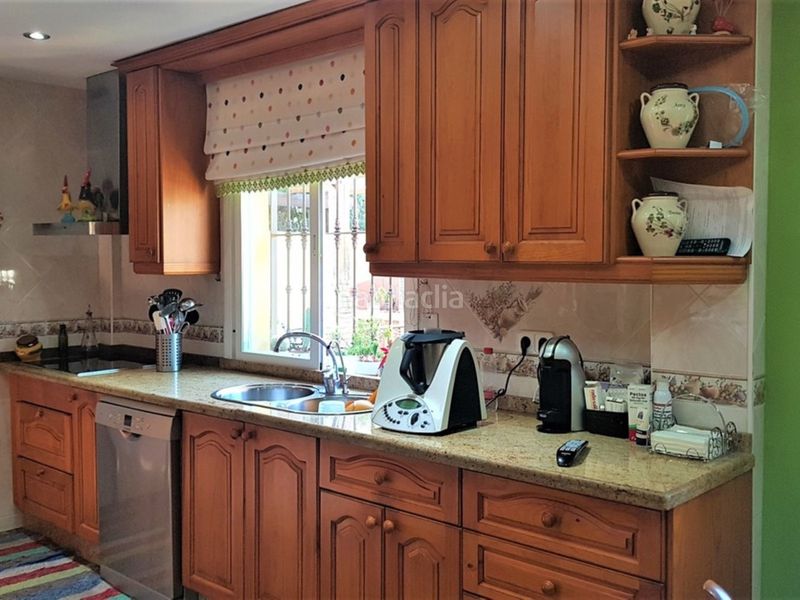 Foto 8b4cb4eb-c1dd-4d9a-8c1e-520ceabddd6d. Casa adossada amb aparcament a Las Brisas Marbella