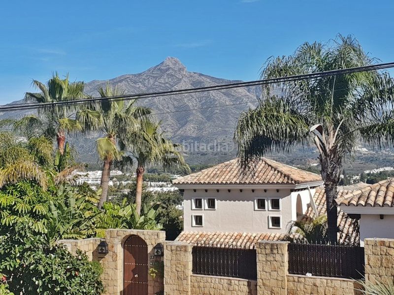 Foto c2f68878-a3f9-44ff-8ec0-97e79dcb484c. Casa adossada amb aparcament a Las Brisas Marbella