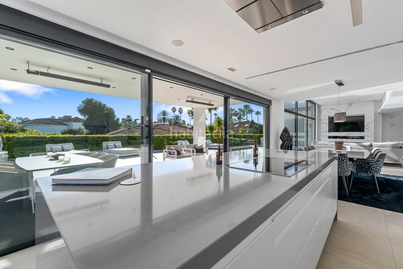 Foto d864b07b-0e24-4c8b-b4e2-c47e26dbd60f. Casa adossada a Los Monteros Marbella