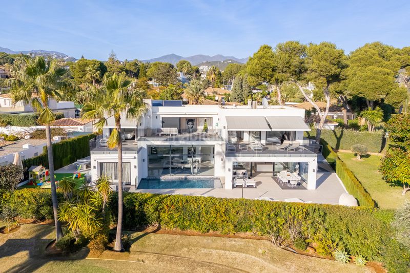 Foto df768f18-e34a-4dae-a4a7-4d5e5a94e79b. Casa adossada a Los Monteros Marbella