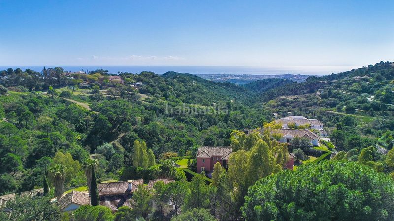 Foto f46aec66-e9d1-4bd2-a236-f6263c1f3fcf. Casa adossada amb aparcament a La Zagaleta Benahavís