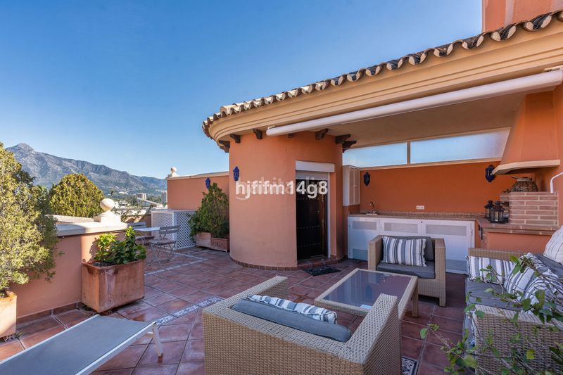 Foto aee9fecd-ce21-4171-9432-d6b1d2177803. Ático en Las Brisas Marbella