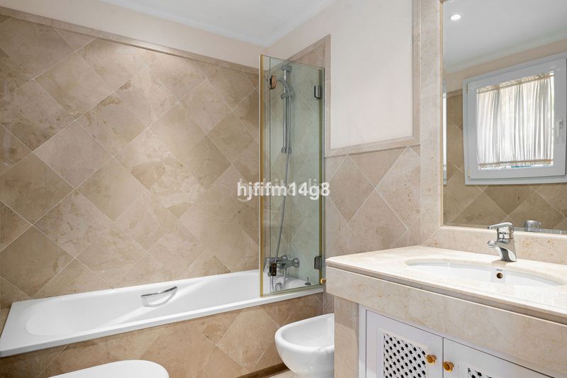 Foto 3e862b07-3a93-4bbf-9265-0a8096dd6564. Pis a Las Brisas Marbella