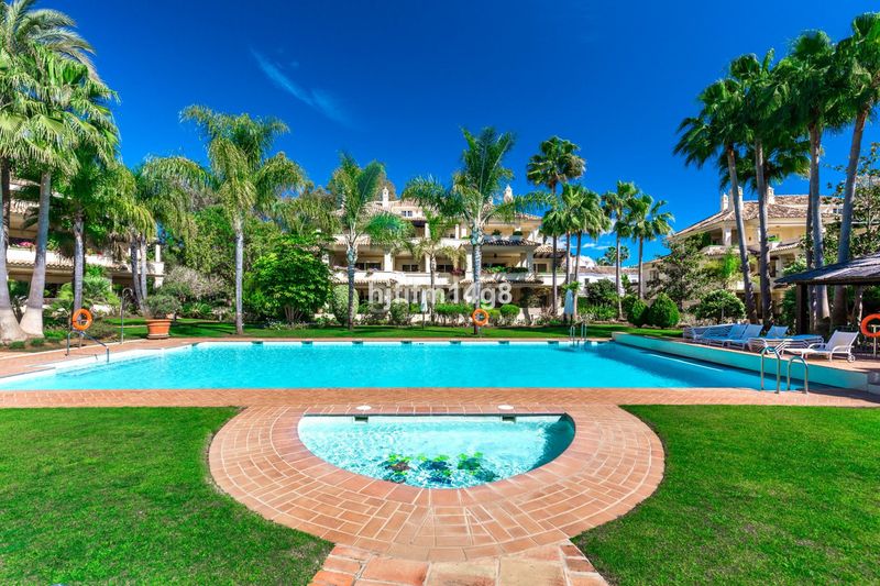 Foto 4573e198-b8e4-498c-a36e-35854dac6807. Pis a Las Brisas Marbella
