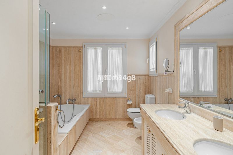 Foto 4c4567cd-7fe8-4755-970f-d1ce72c13a72. Pis a Las Brisas Marbella