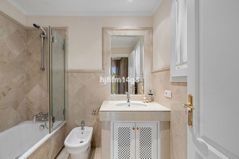Foto a6cc5c33-dcd6-4f94-98ab-7f377c046053. Pis a Las Brisas Marbella