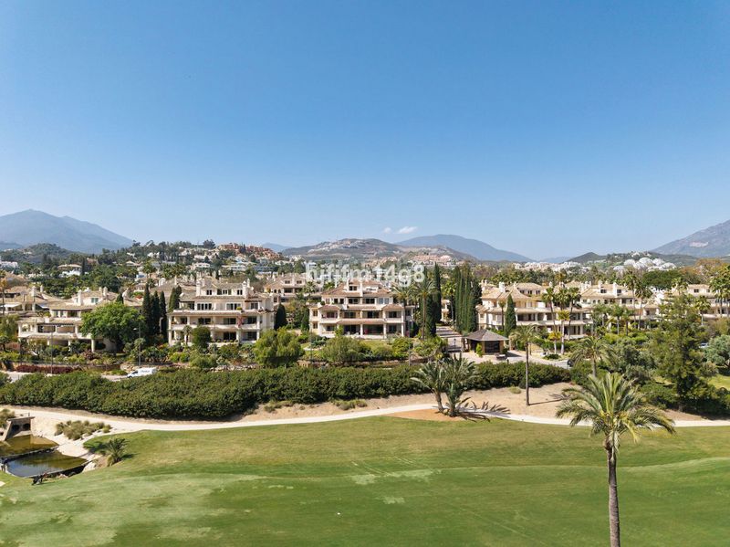 Foto e629edfa-a2fe-4d6c-92bb-2bc8be30b389. Pis a Las Brisas Marbella