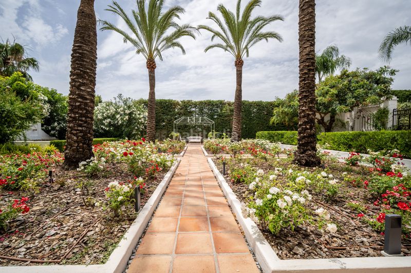 Foto 2c4ed6a9-64ee-4d9f-bd66-9c1ee5fbd899. Casa adossada a Sierra Blanca Marbella
