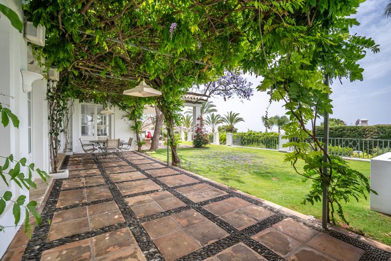 Foto 611d3cdc-fb76-4a71-95a7-84bcbc33e769. Casa adossada a Sierra Blanca Marbella
