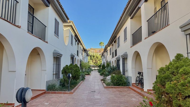 Foto 80bdb332-7437-4a1e-828d-85b2453a2411. Reihenhaus in Puerto Banús Marbella