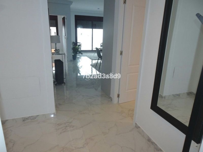 Foto 0b6ee1d4-a12f-411a-b757-d35821b9a9f2. Pis amb aparcament a Las Brisas Marbella