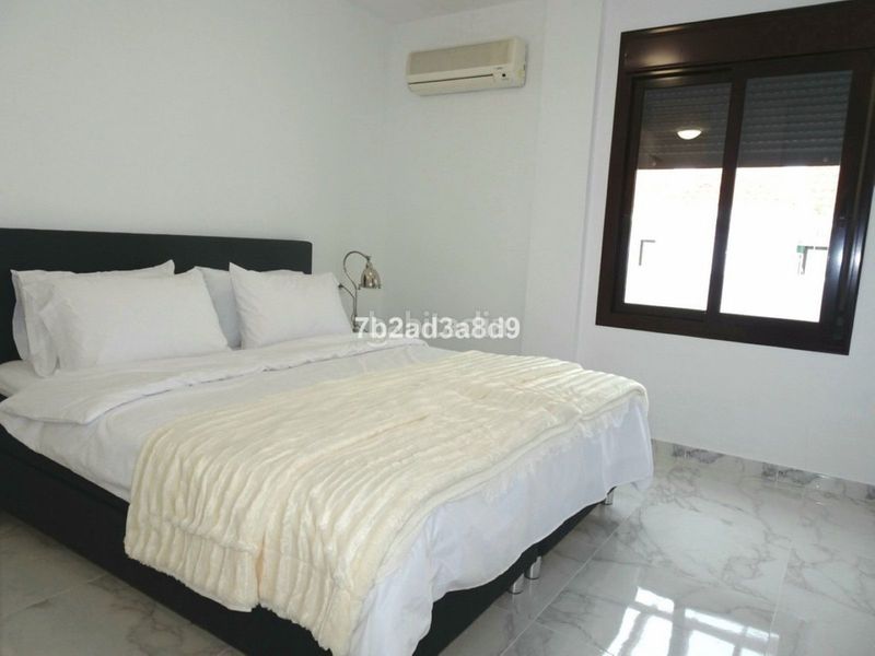 Foto 1ac4b068-65a5-427b-b6e8-0bc31a11e947. Pis amb aparcament a Las Brisas Marbella