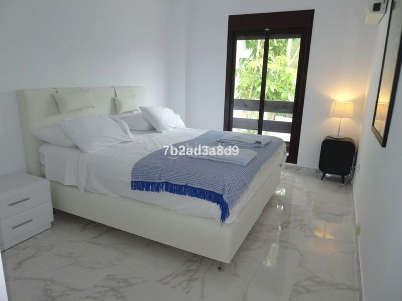 Foto 78284867-788e-4723-bcf3-23c0de0fb37a. Pis amb aparcament a Las Brisas Marbella
