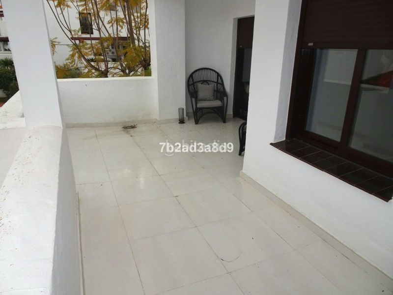 Foto a7c87874-914a-4785-ac00-0b6d9384dca4. Pis amb aparcament a Las Brisas Marbella