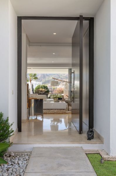 Foto 0d54585e-e66b-4841-8bb6-672aff7590bf. Casa adossada a Río Real Marbella