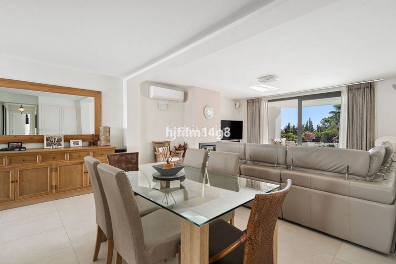 Foto c55ed584-2ea0-4a84-8b85-e2664806242b. Casa adossada a Las Brisas Marbella