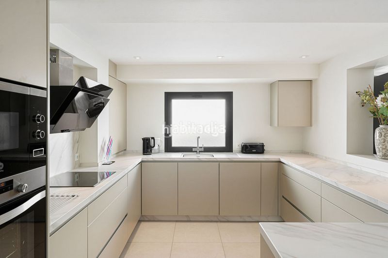 Foto d53d83b9-2f3d-4f04-8752-91747b80c7d0. Casa adossada a Las Brisas Marbella