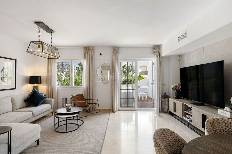 Foto 0fd7c1e6-d131-46de-808b-a2cd39ff6866. Casa adossada amb aparcament a Las Brisas Marbella