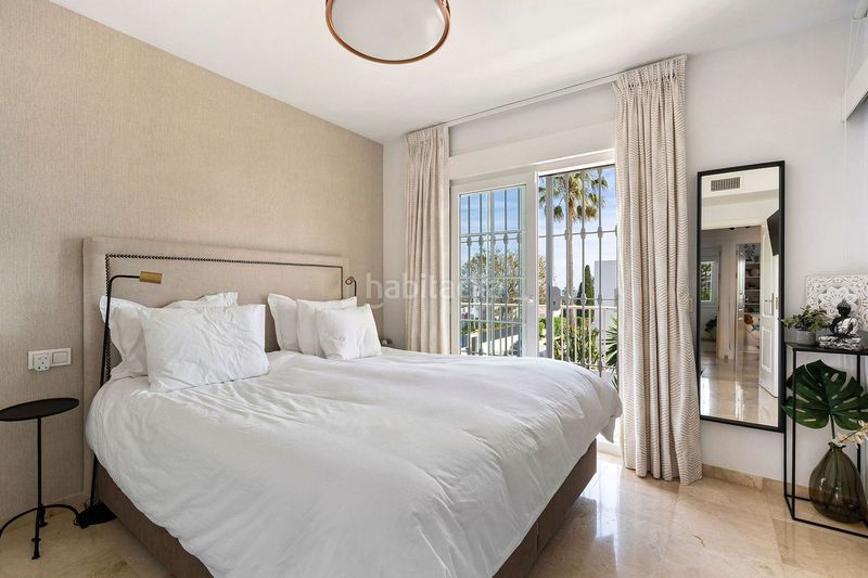 Foto 13486be7-5f9d-4848-ba37-181aa888cfe2. Casa adossada amb aparcament a Las Brisas Marbella