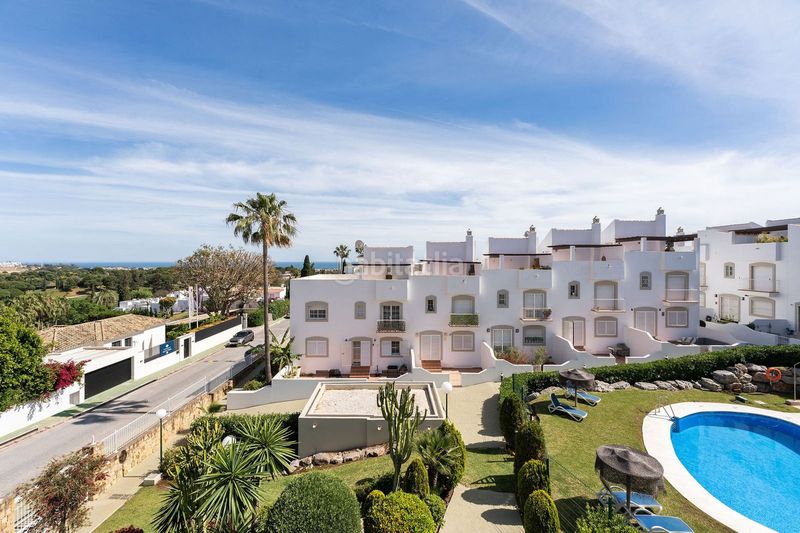 Foto 5f1a295c-1a32-4511-bbaa-e8bed44b3ba4. Casa adossada amb aparcament a Las Brisas Marbella