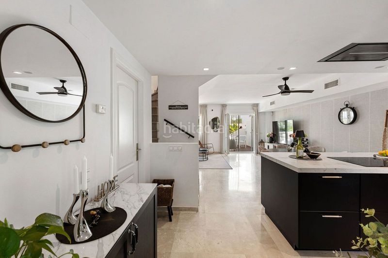 Foto 5fe81b55-d854-491a-97eb-a855a27276bb. Casa adossada amb aparcament a Las Brisas Marbella