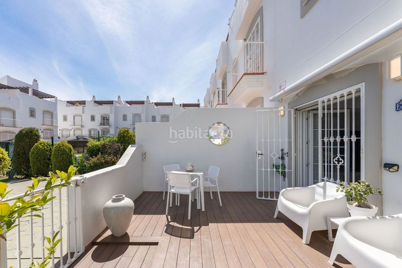 Foto 8fdc80c3-f7a8-47a9-ac02-533172ab38a3. Casa adossada amb aparcament a Las Brisas Marbella