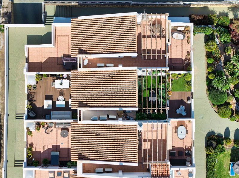 Foto f76ae5de-efa6-46a6-a287-8ddda62fda5a. Casa adossada amb aparcament a Las Brisas Marbella